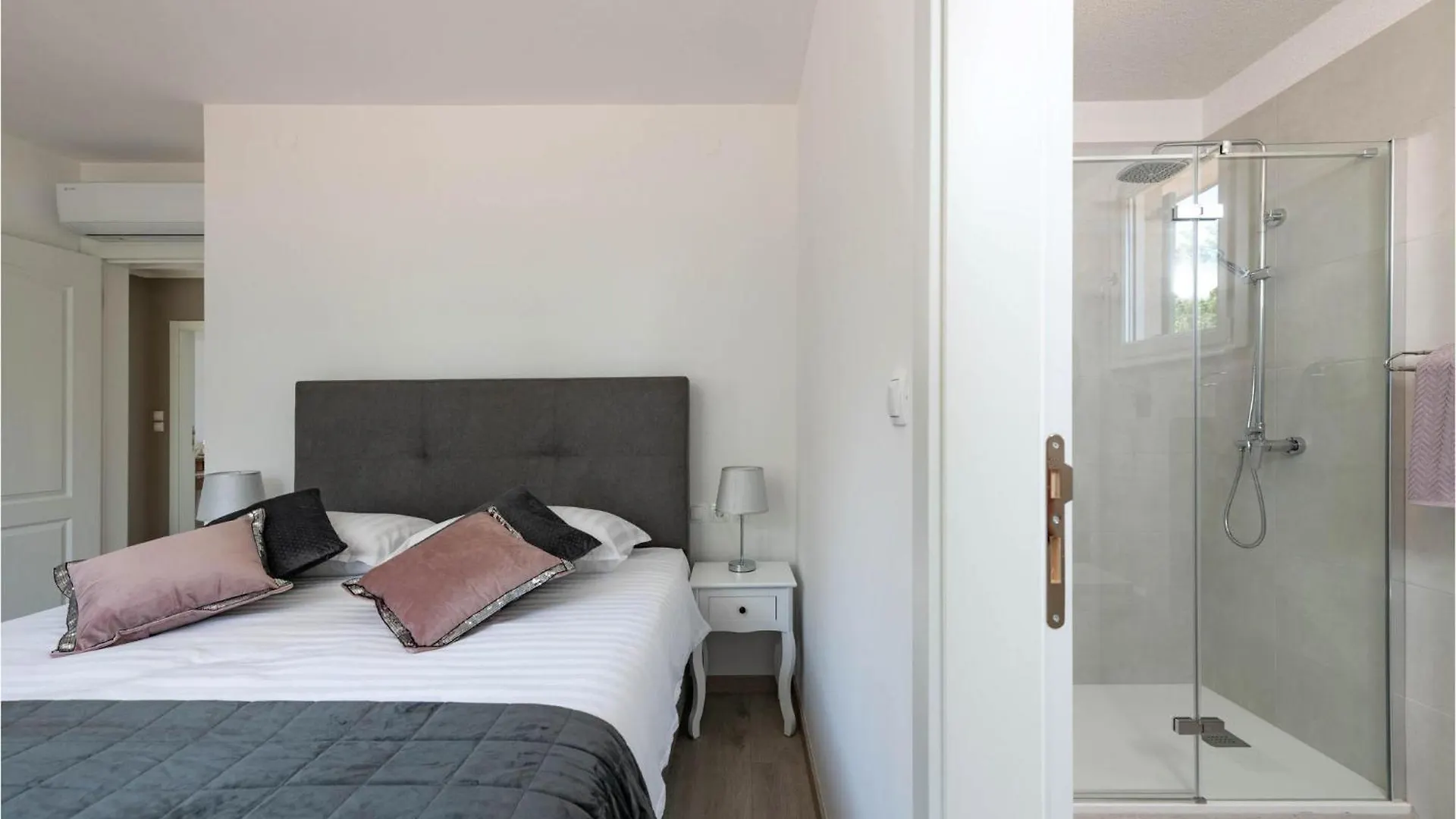 別荘 Stunning Home In Labin With Outdoor Swimming Pool